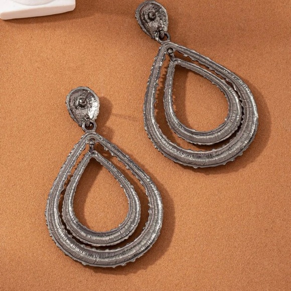 Water Drop Earrings - Picture 4 of 5